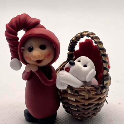 Nisse med hund i kurv