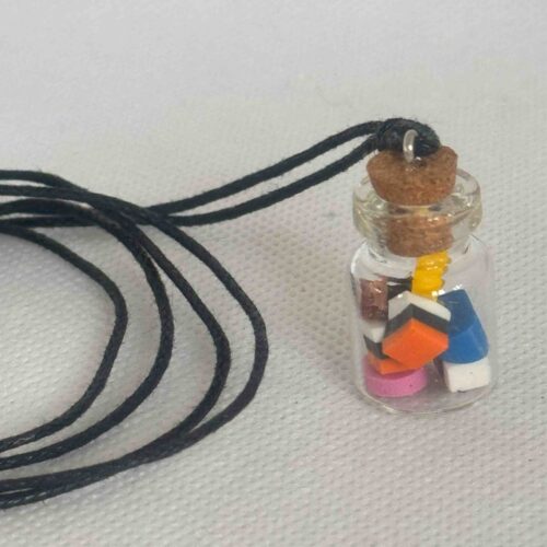 Halskæde med lakridskonfekt i glas